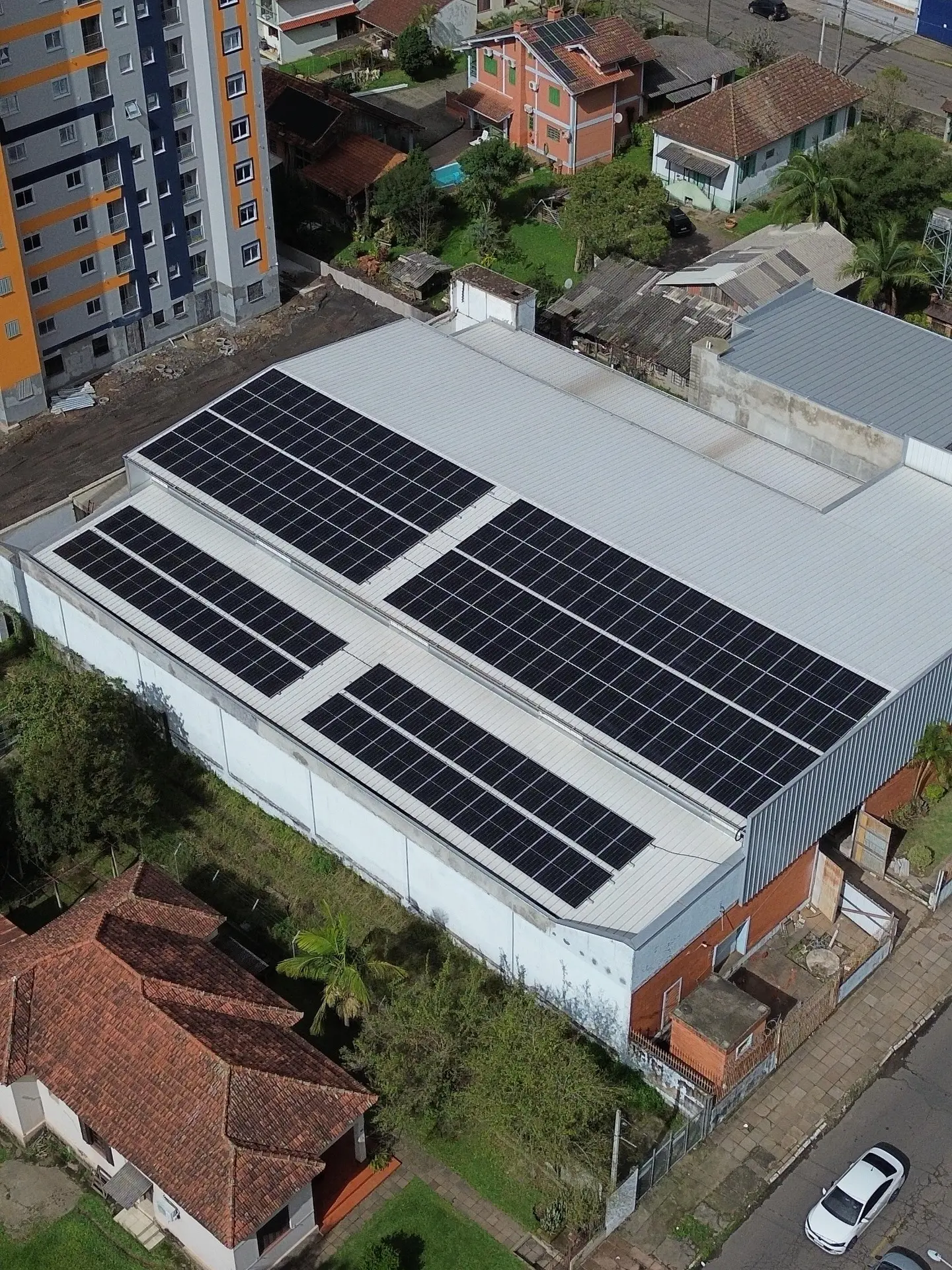 Painéis solares instalados pela Solar Dourado